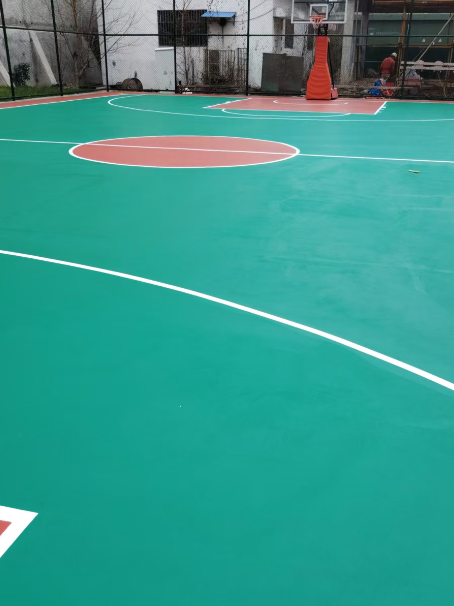 祥云 球场长期使用易出现地面开裂